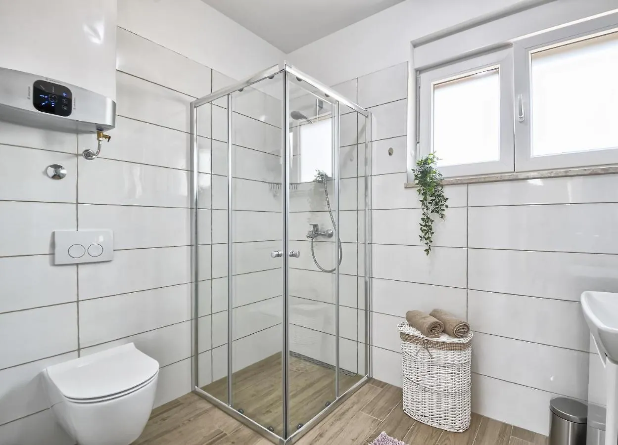 Villa Moki Mit Privatem Beheizbarem Pool Пула