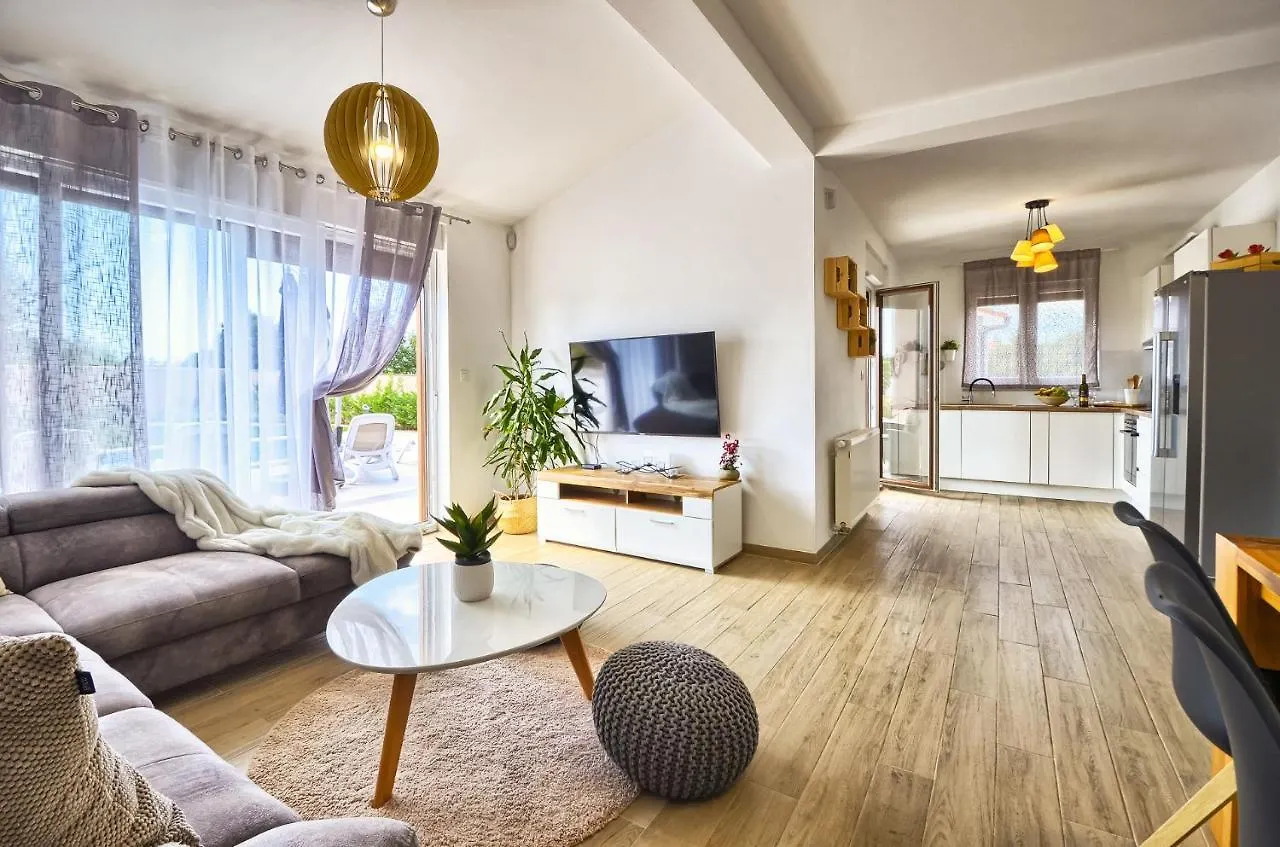 Villa Moki Mit Privatem Beheizbarem Pool Пула