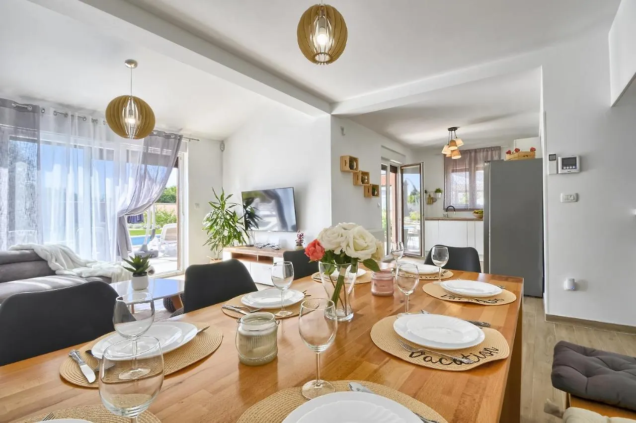 Villa Moki Mit Privatem Beheizbarem Pool Пула 0*,