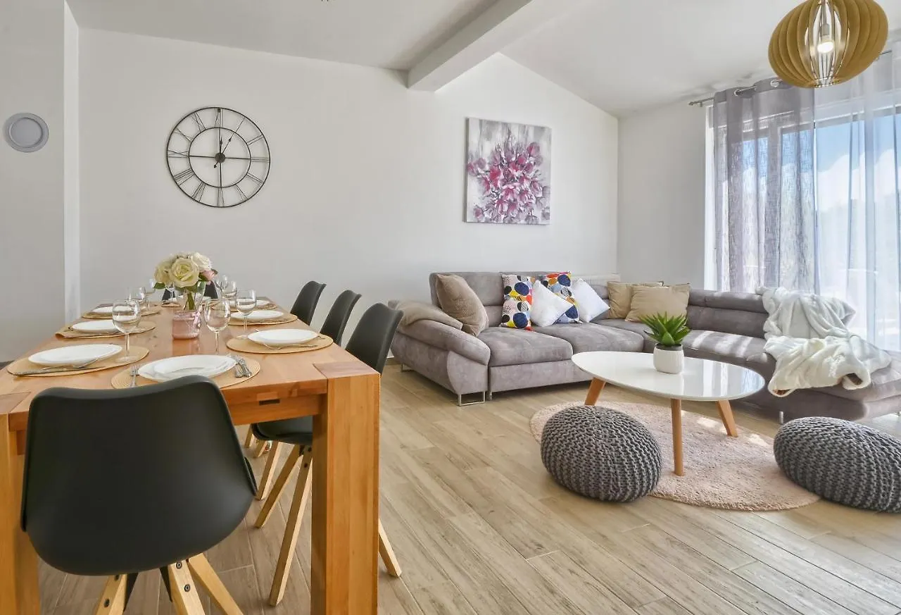 Villa Moki Mit Privatem Beheizbarem Pool Пула