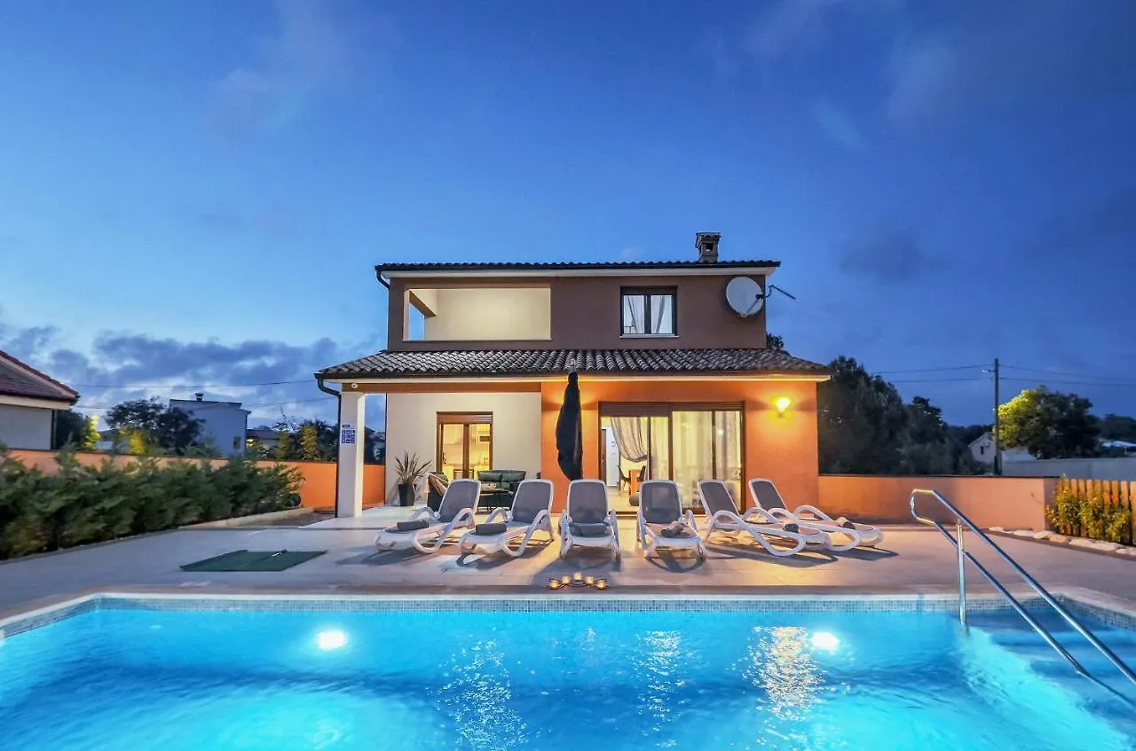 Villa Moki Mit Privatem Beheizbarem Pool Pula 0*,  Croatia