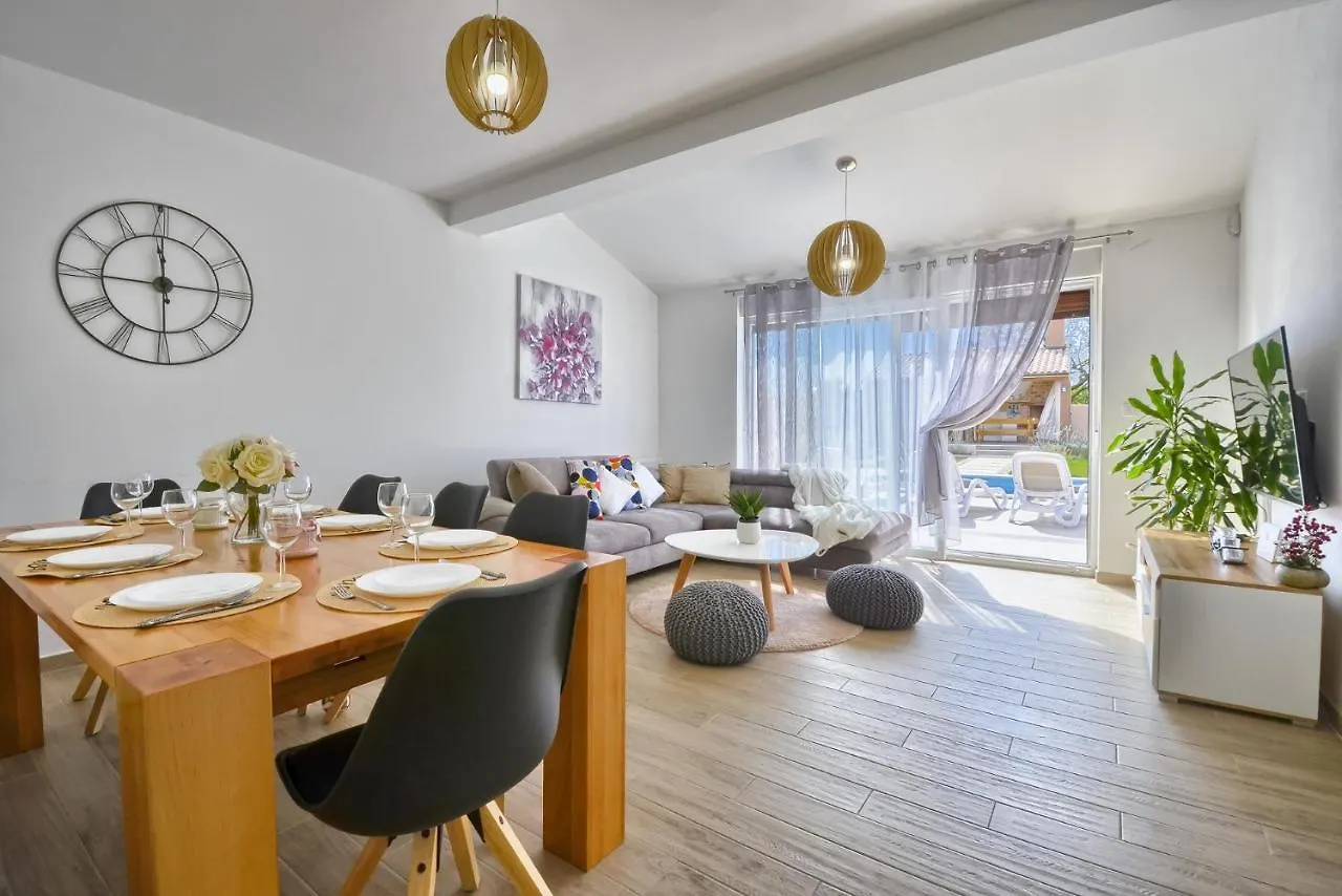 Villa Moki Mit Privatem Beheizbarem Pool Пула