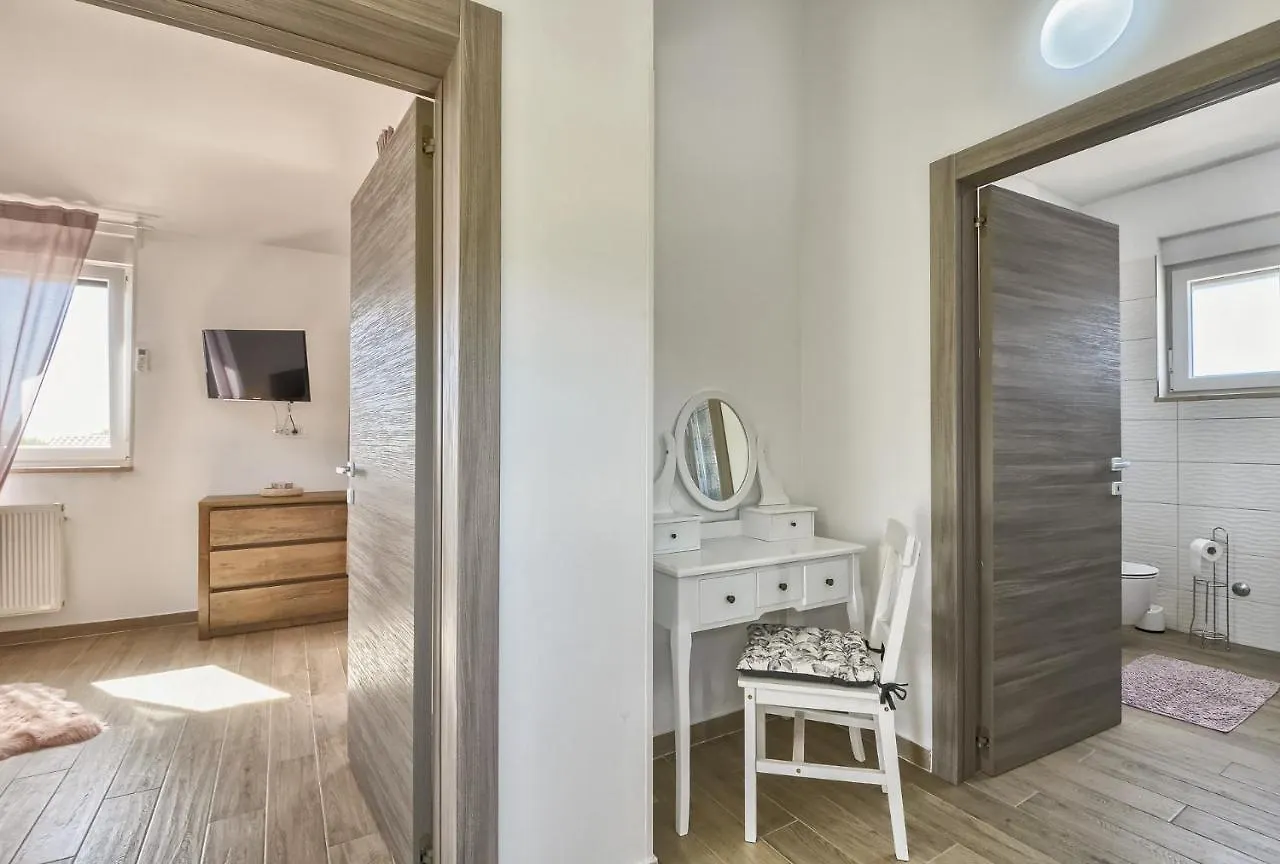 Villa Moki Mit Privatem Beheizbarem Pool Pula 0*,